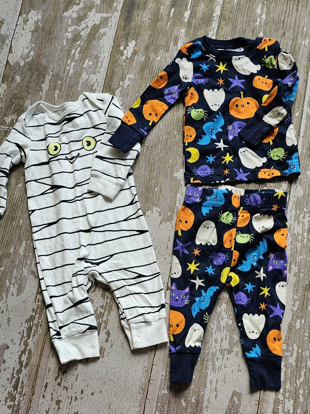 Size 6 Months Carter's White Baby Onesie with Black Stripes